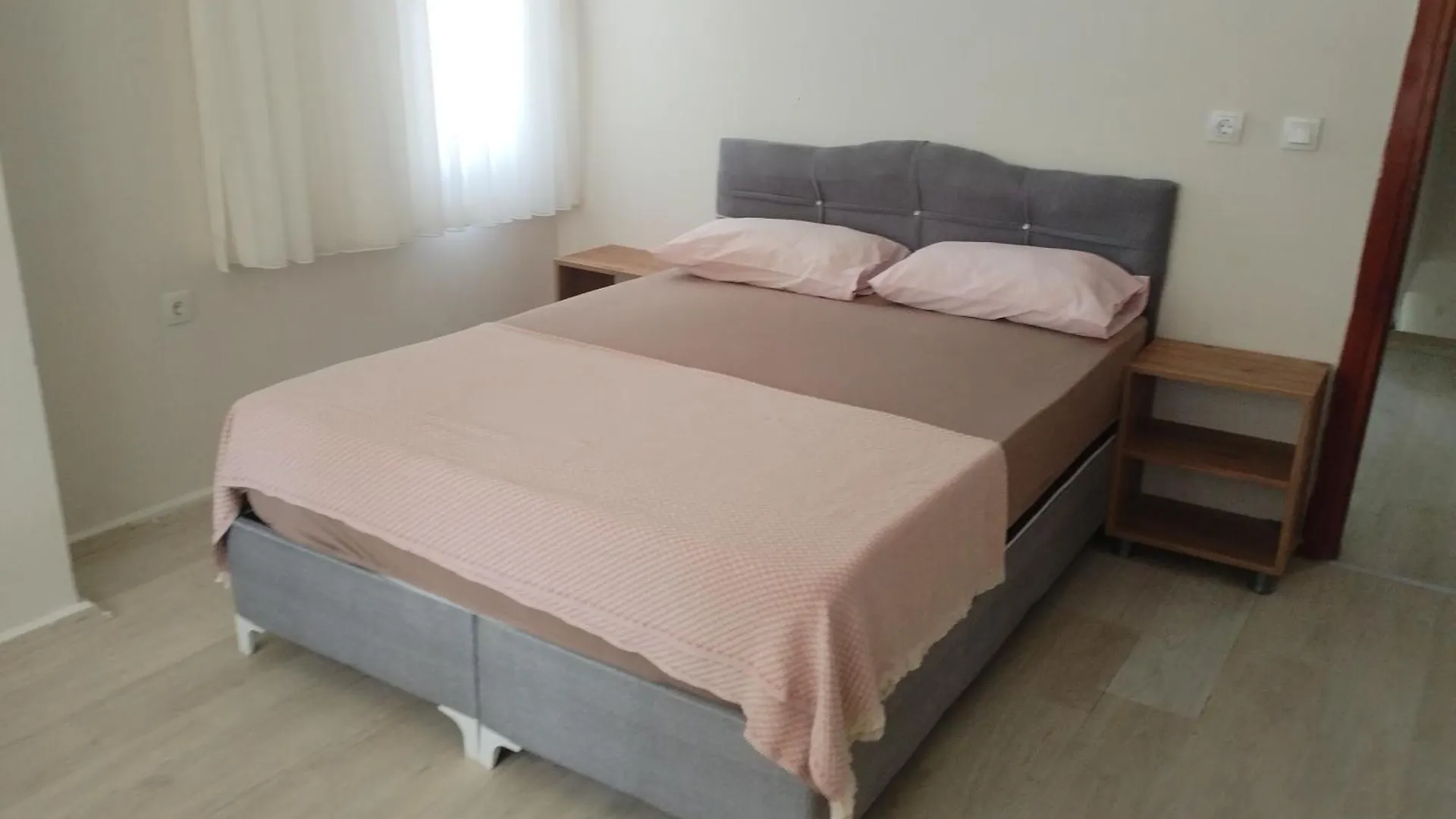 Kadinlar Denizi Plaji 100 M Bahceli Havuzlu Villa Kuşadası