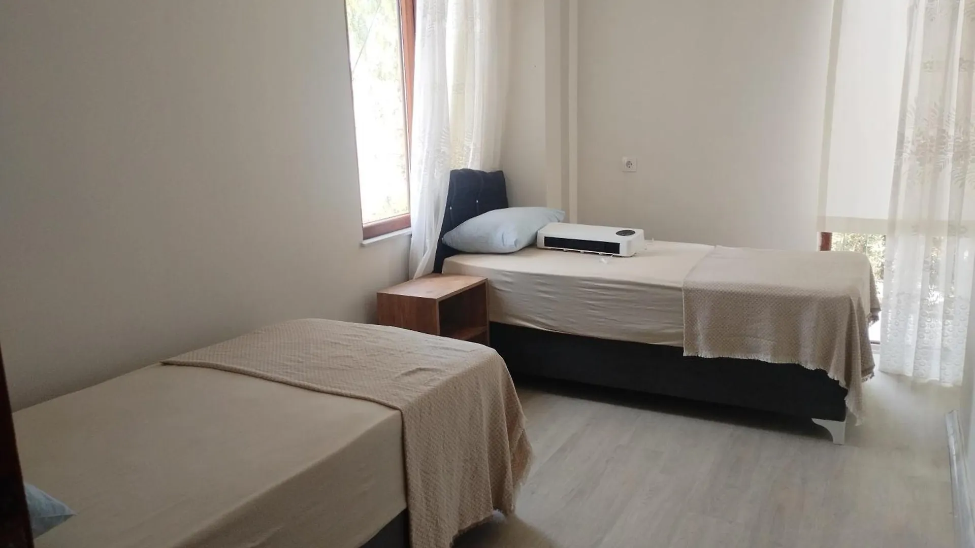 Kadinlar Denizi Plaji 100 M Bahceli Havuzlu Villa Kuşadası