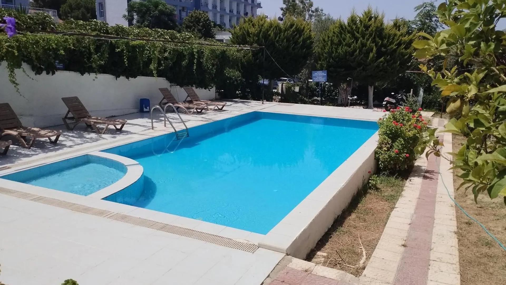 Kadinlar Denizi Plaji 100 M Bahceli Havuzlu Villa Kusadası 0*,  Törökország