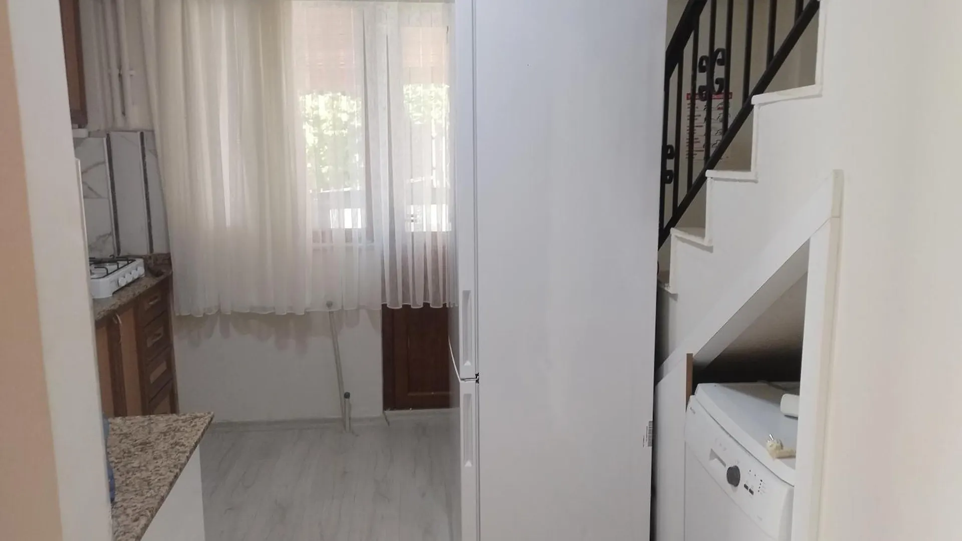 Kadinlar Denizi Plaji 100 M Bahceli Havuzlu Villa Kusadası
