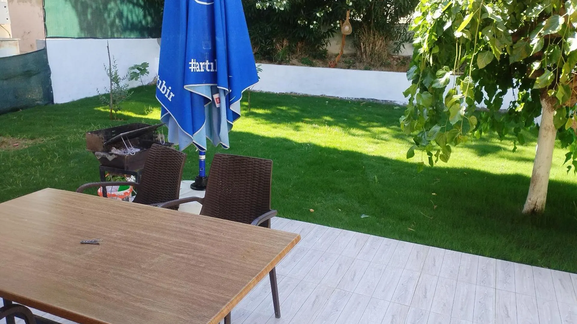 Kadinlar Denizi Plaji 100 M Bahceli Havuzlu Villa Kuşadası
